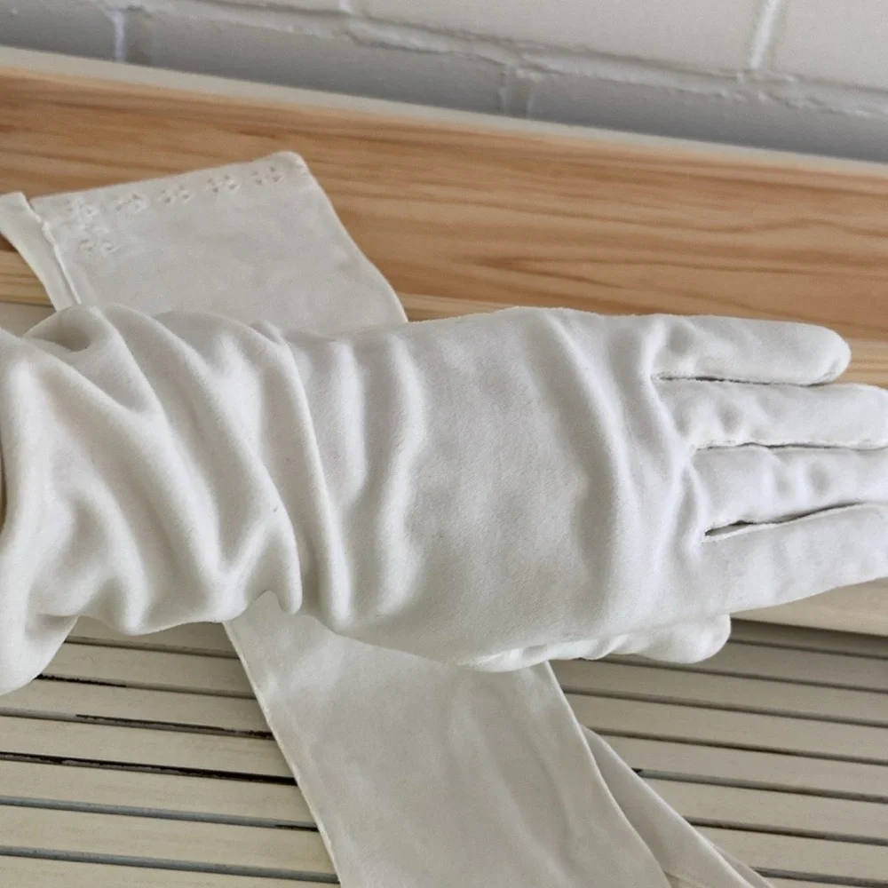Old Hollywood Glamor Womens Classic Vintage White Spring Easter Church Gloves